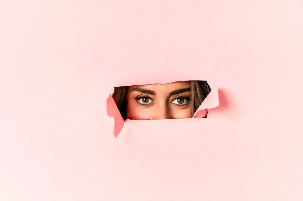 Lacey eyes